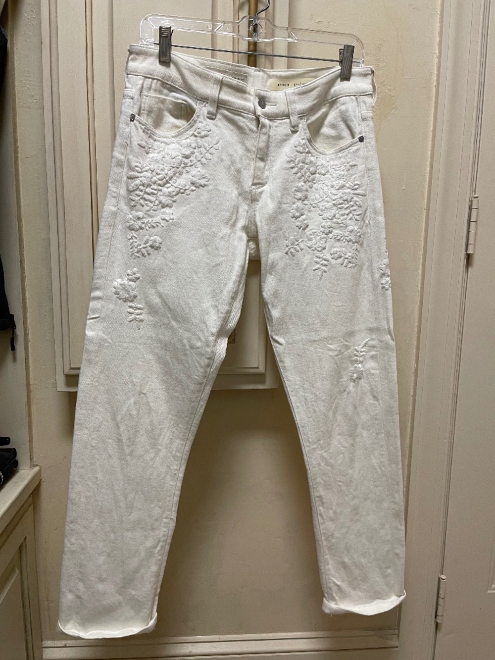 Anthropologie Pilcro embroidered Jean ivory size 4